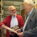 Charisma-Verlag übergibt Medienfundus an Theologische Hochschule